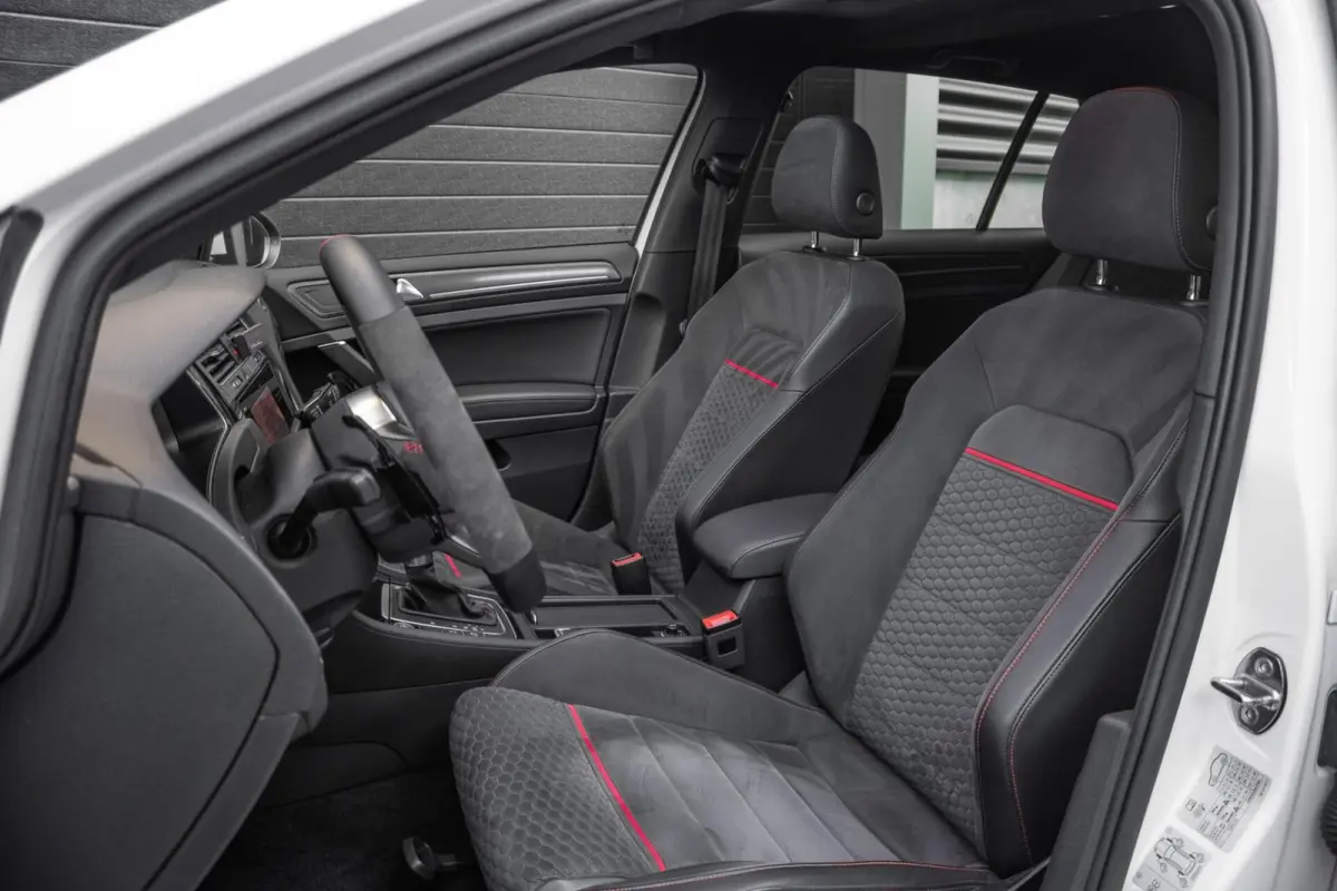 GTI 2.0 TSI Performance | PANO | ALCANTARA | VIRTUAL | CARPLAY
