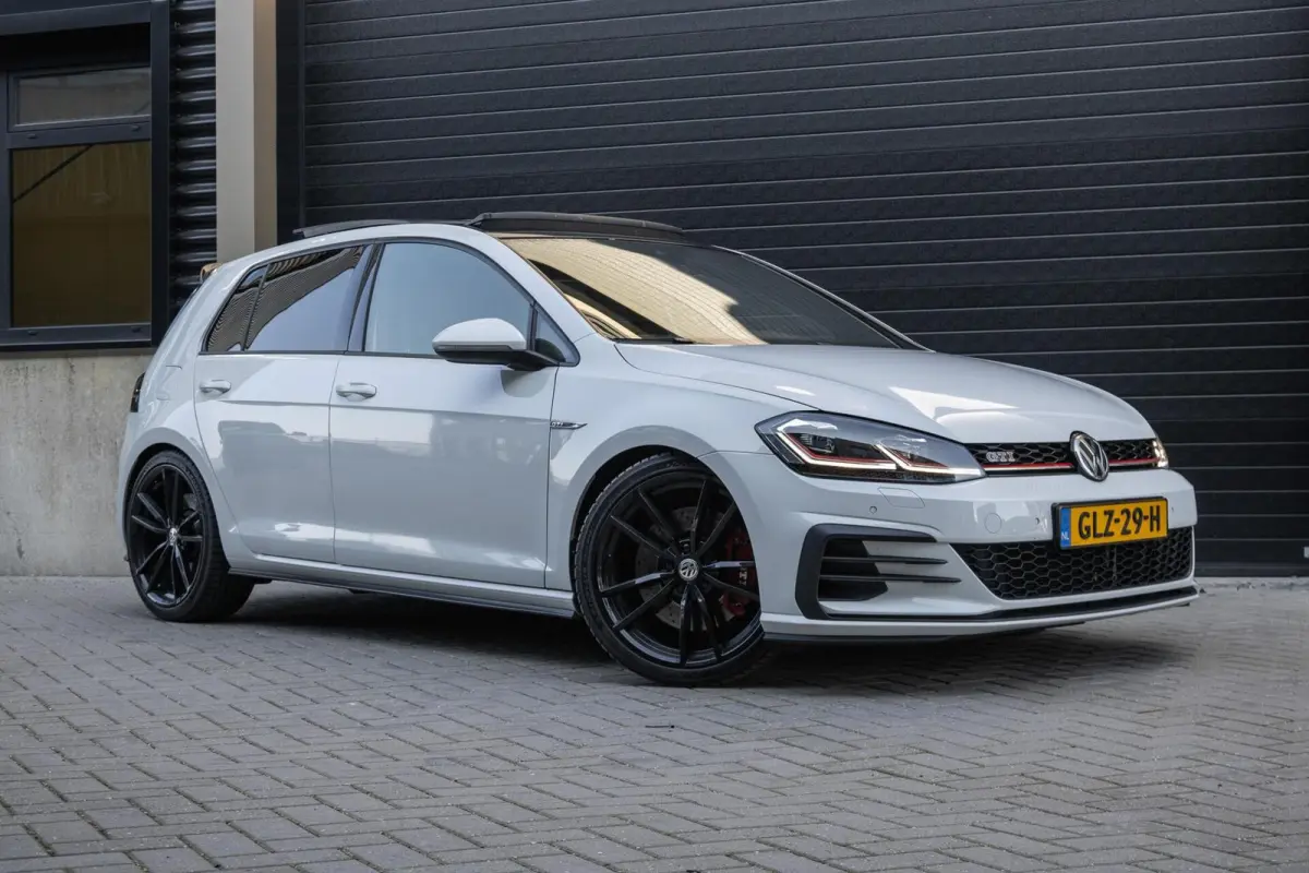 GTI 2.0 TSI Performance | PANO | ALCANTARA | VIRTUAL | CARPLAY