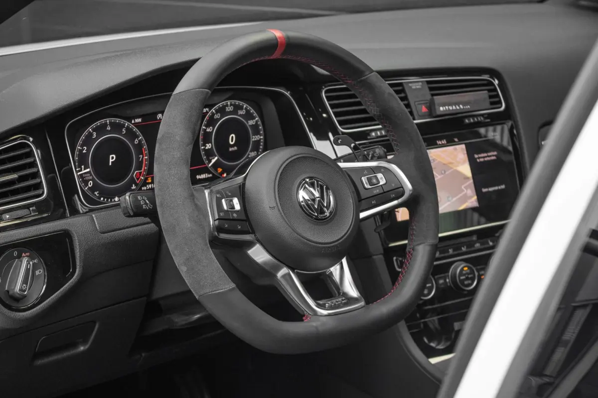 GTI 2.0 TSI Performance | PANO | ALCANTARA | VIRTUAL | CARPLAY