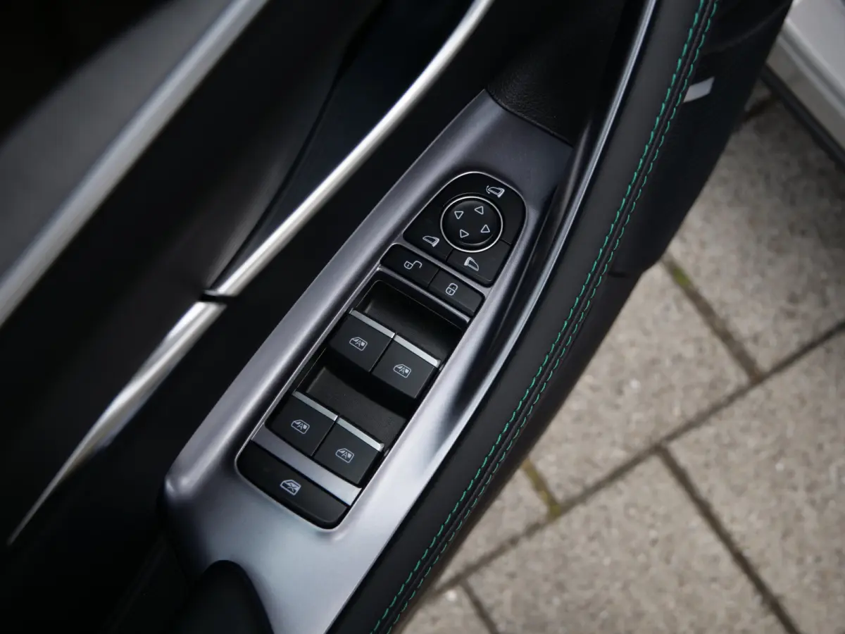 1.5 218pk DM-i FWD Boost Automaat Leder / Panoramadak / Infinity sound / Adaptive cruise