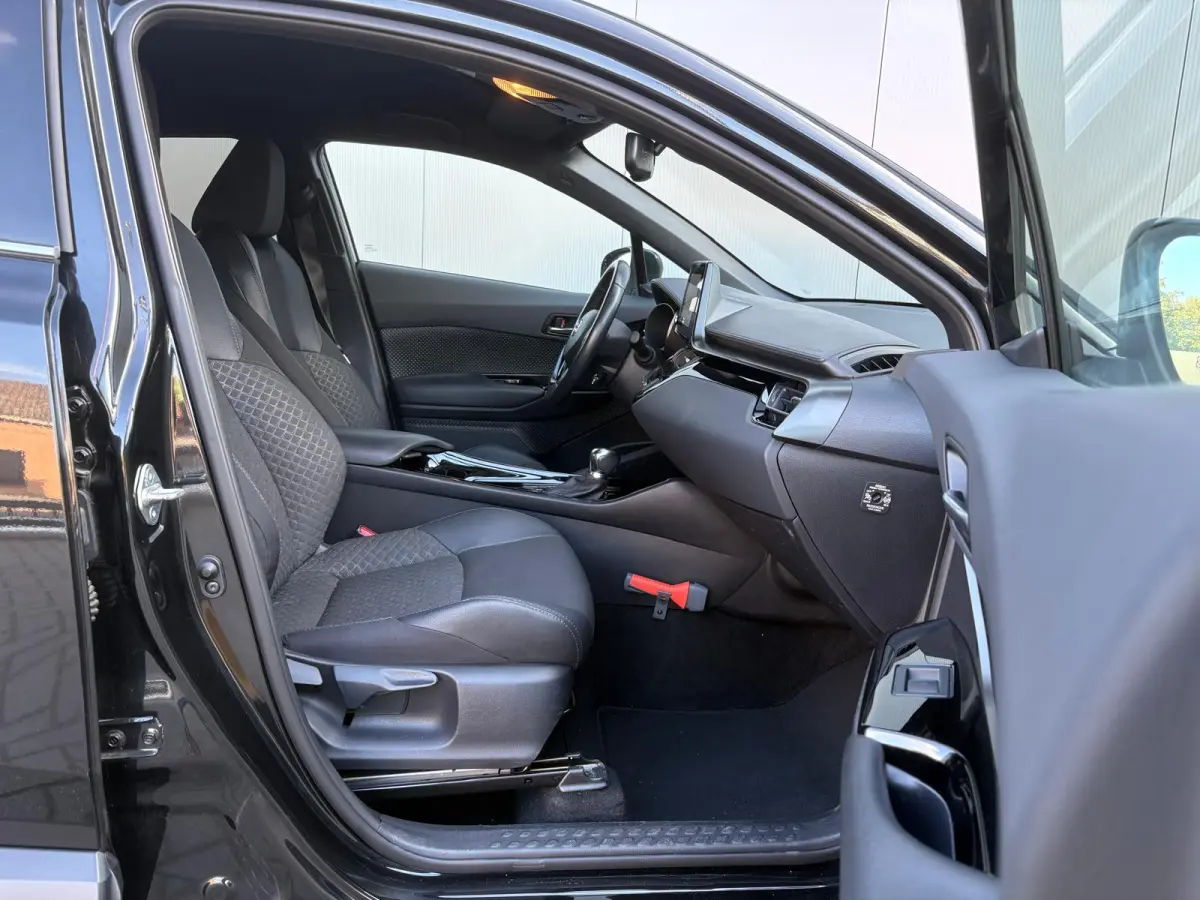 1.8 Hybrid Automaat Dynamic Carplay-android/Camera/Parkeerhulp/Adapt.-cruise/Keyfree