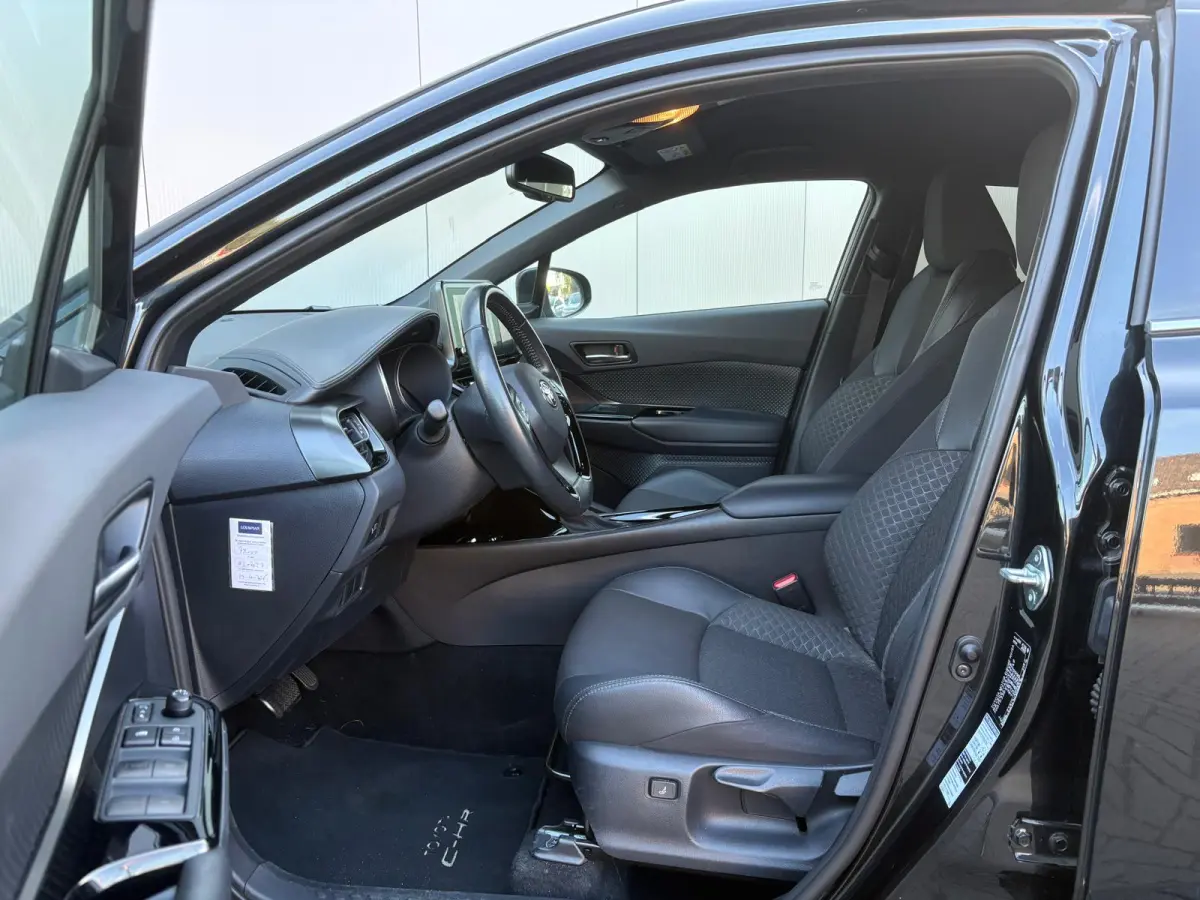 1.8 Hybrid Automaat Dynamic Carplay-android/Camera/Parkeerhulp/Adapt.-cruise/Keyfree