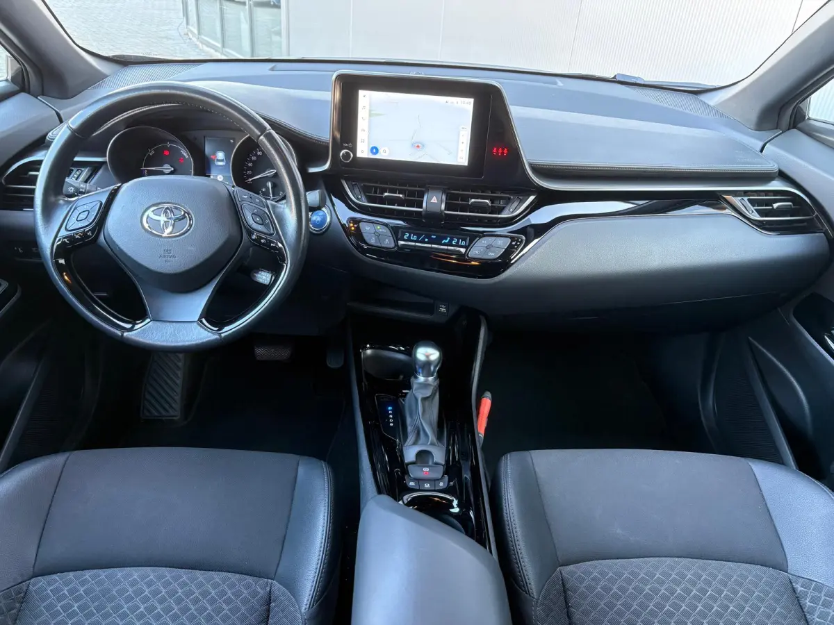 1.8 Hybrid Automaat Dynamic Carplay-android/Camera/Parkeerhulp/Adapt.-cruise/Keyfree