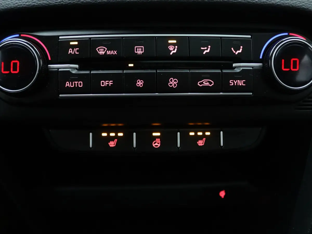 120pk T-GDi ExecutiveLine Apple Carplay/Android Auto | Climate