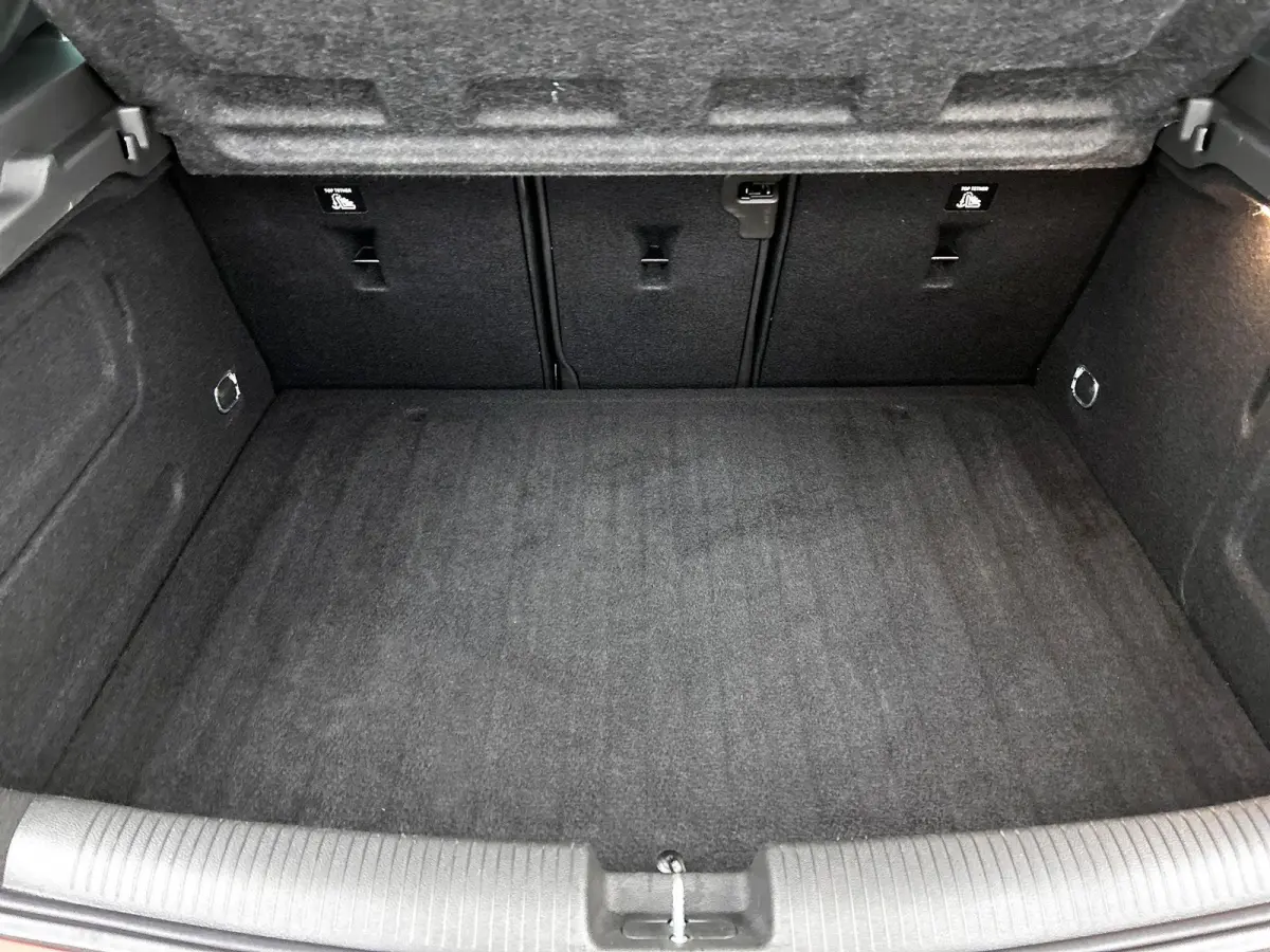 1.2 130pk Launch Elegance | Elektrisch Verstelb. Bestuurdersstoel | Stoel-/Stuuverwarming | Stoelverkoeling | Navigatie | Dodehoekdetectie | 18"LMV | Climate Control | Camera | Cruise Contro