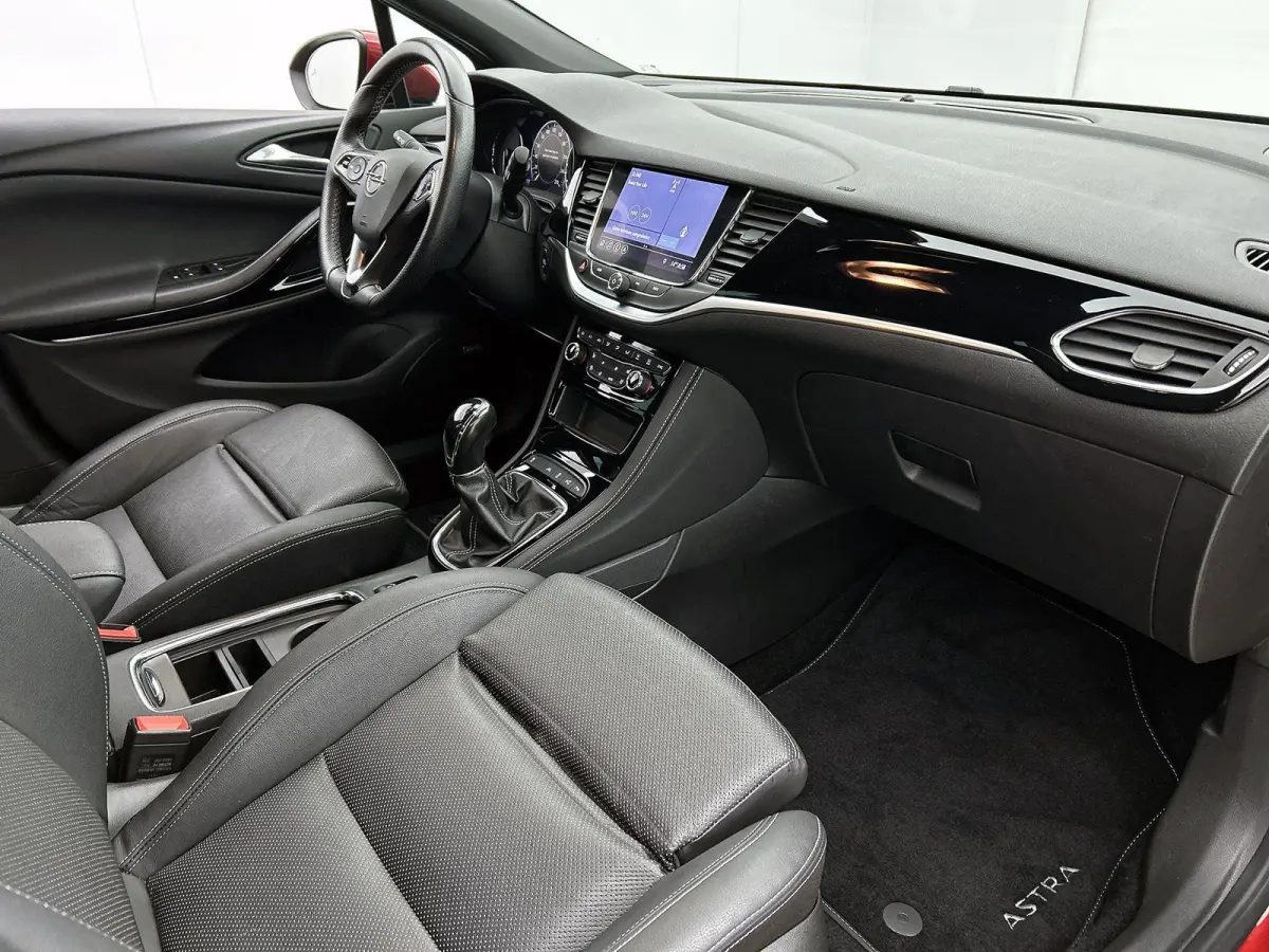 1.2 130pk Launch Elegance | Elektrisch Verstelb. Bestuurdersstoel | Stoel-/Stuuverwarming | Stoelverkoeling | Navigatie | Dodehoekdetectie | 18"LMV | Climate Control | Camera | Cruise Contro