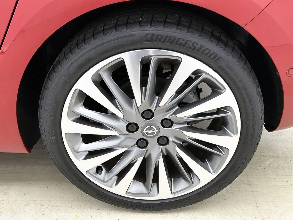1.2 130pk Launch Elegance | Elektrisch Verstelb. Bestuurdersstoel | Stoel-/Stuuverwarming | Stoelverkoeling | Navigatie | Dodehoekdetectie | 18"LMV | Climate Control | Camera | Cruise Contro