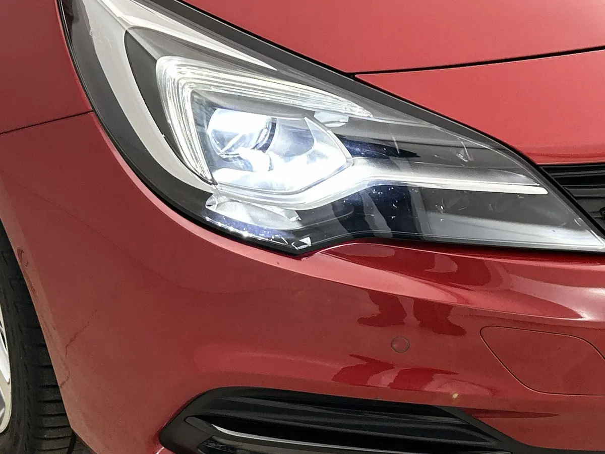 1.2 130pk Launch Elegance | Elektrisch Verstelb. Bestuurdersstoel | Stoel-/Stuuverwarming | Stoelverkoeling | Navigatie | Dodehoekdetectie | 18"LMV | Climate Control | Camera | Cruise Contro