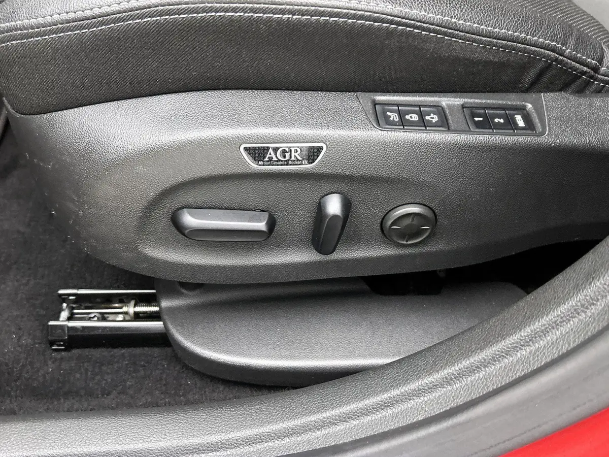 1.2 130pk Launch Elegance | Elektrisch Verstelb. Bestuurdersstoel | Stoel-/Stuuverwarming | Stoelverkoeling | Navigatie | Dodehoekdetectie | 18"LMV | Climate Control | Camera | Cruise Contro