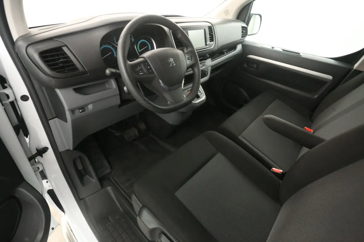 75 kWh Long Range L3H1 | Snelladen | DC | 6 Zits | SOH 92% | Airco | Camera | Cruise | Carplay | Trekhaak