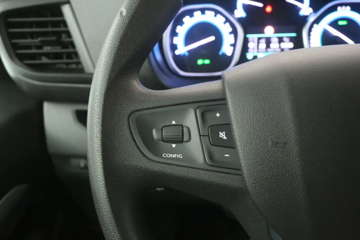 75 kWh Long Range L3H1 | Snelladen | DC | 6 Zits | SOH 92% | Airco | Camera | Cruise | Carplay | Trekhaak