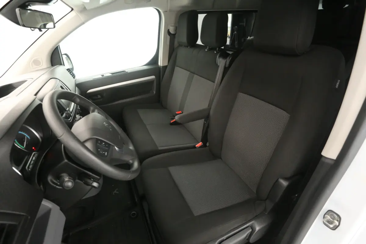 75 kWh Long Range L3H1 | Snelladen | DC | 6 Zits | SOH 92% | Airco | Camera | Cruise | Carplay | Trekhaak