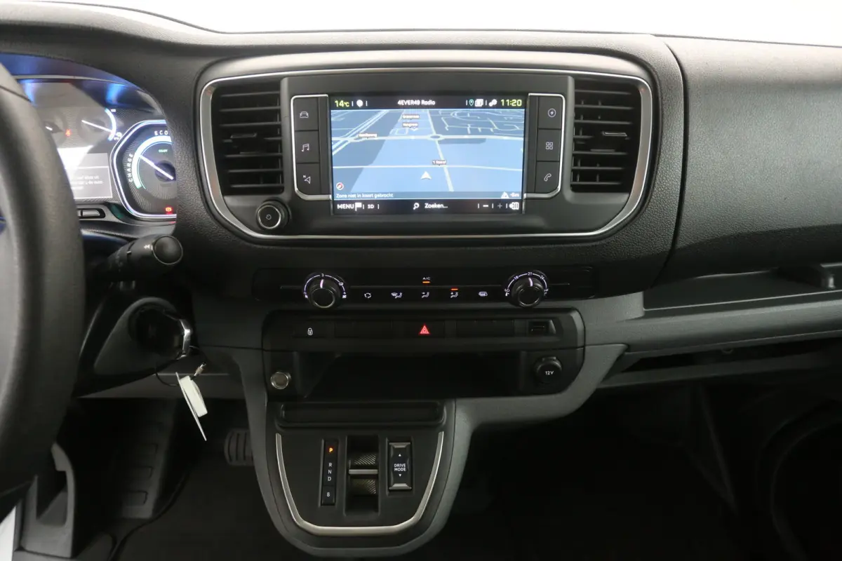 75 kWh Long Range L3H1 | Snelladen | DC | 6 Zits | SOH 92% | Airco | Camera | Cruise | Carplay | Trekhaak