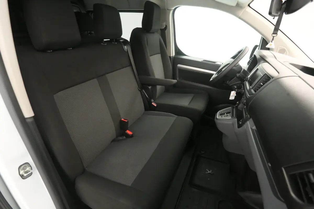 75 kWh Long Range L3H1 | Snelladen | DC | 6 Zits | SOH 92% | Airco | Camera | Cruise | Carplay | Trekhaak