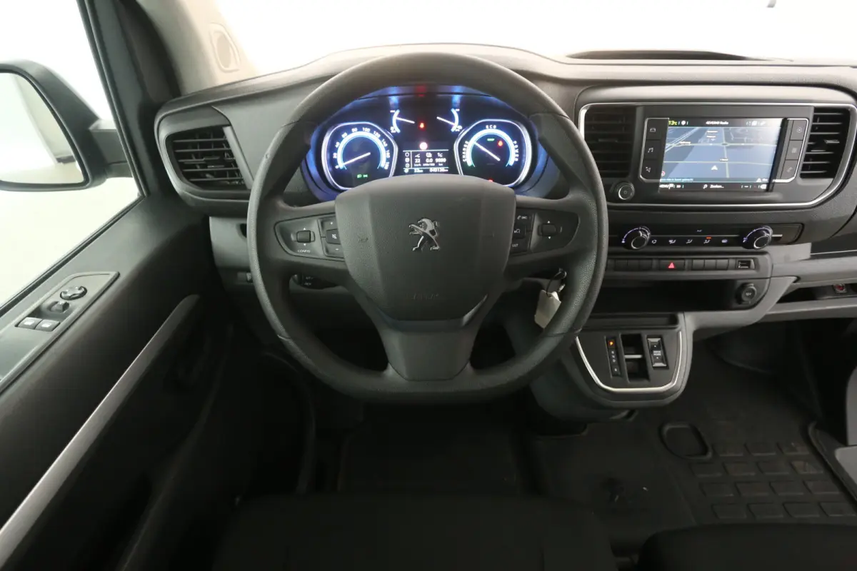 75 kWh Long Range L3H1 | Snelladen | DC | 6 Zits | SOH 92% | Airco | Camera | Cruise | Carplay | Trekhaak