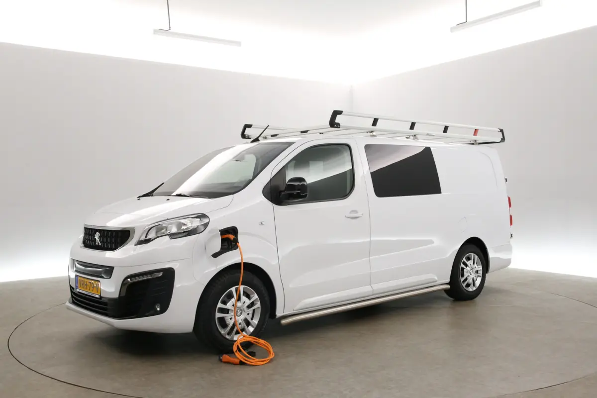 75 kWh Long Range L3H1 | Snelladen | DC | 6 Zits | SOH 92% | Airco | Camera | Cruise | Carplay | Trekhaak