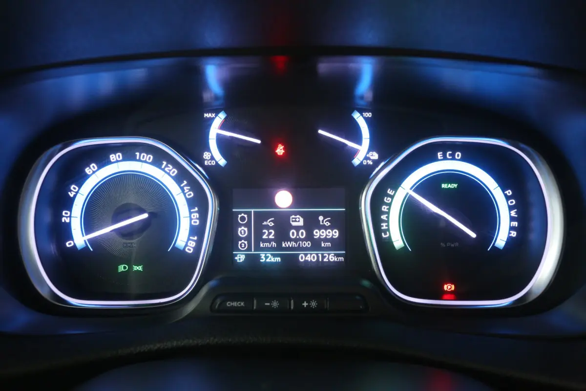 75 kWh Long Range L3H1 | Snelladen | DC | 6 Zits | SOH 92% | Airco | Camera | Cruise | Carplay | Trekhaak