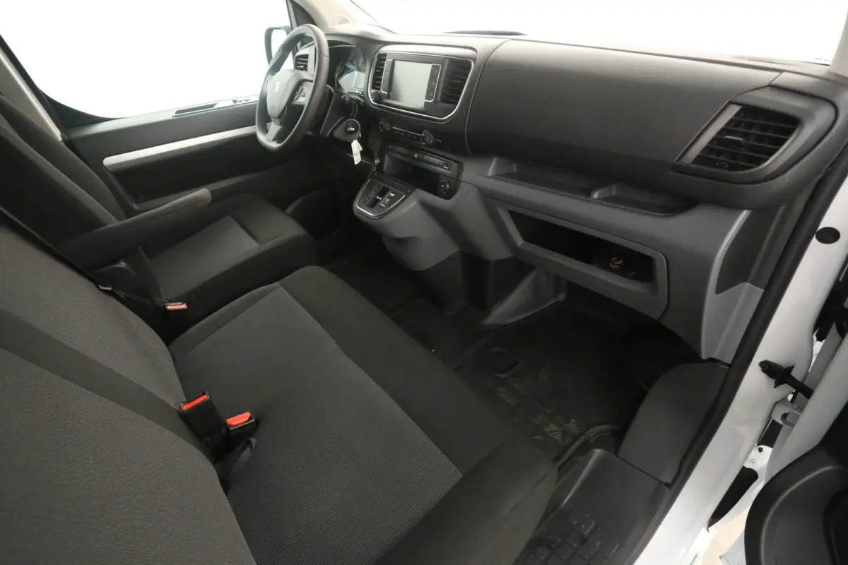 75 kWh Long Range L3H1 | Snelladen | DC | 6 Zits | SOH 92% | Airco | Camera | Cruise | Carplay | Trekhaak