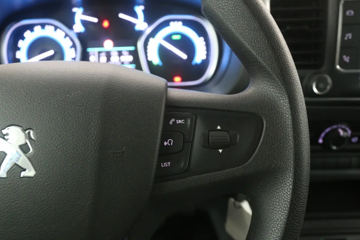 75 kWh Long Range L3H1 | Snelladen | DC | 6 Zits | SOH 92% | Airco | Camera | Cruise | Carplay | Trekhaak