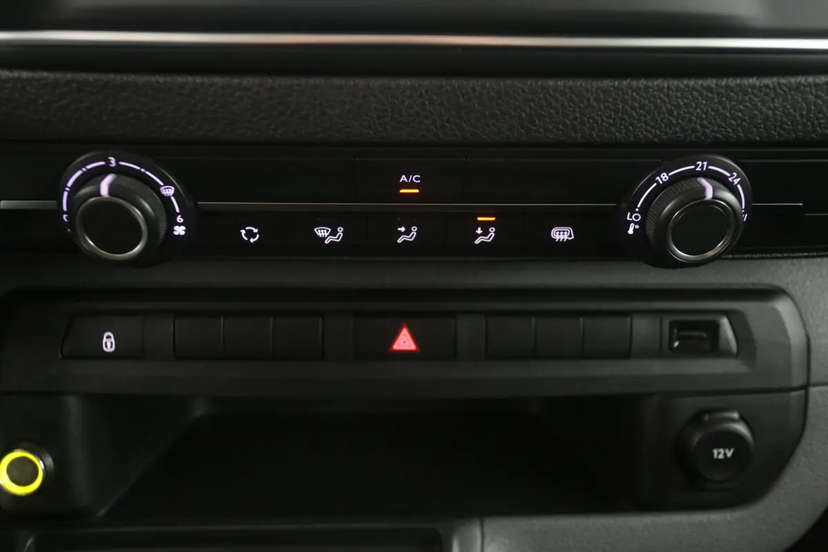 75 kWh Long Range L3H1 | Snelladen | DC | 6 Zits | SOH 92% | Airco | Camera | Cruise | Carplay | Trekhaak