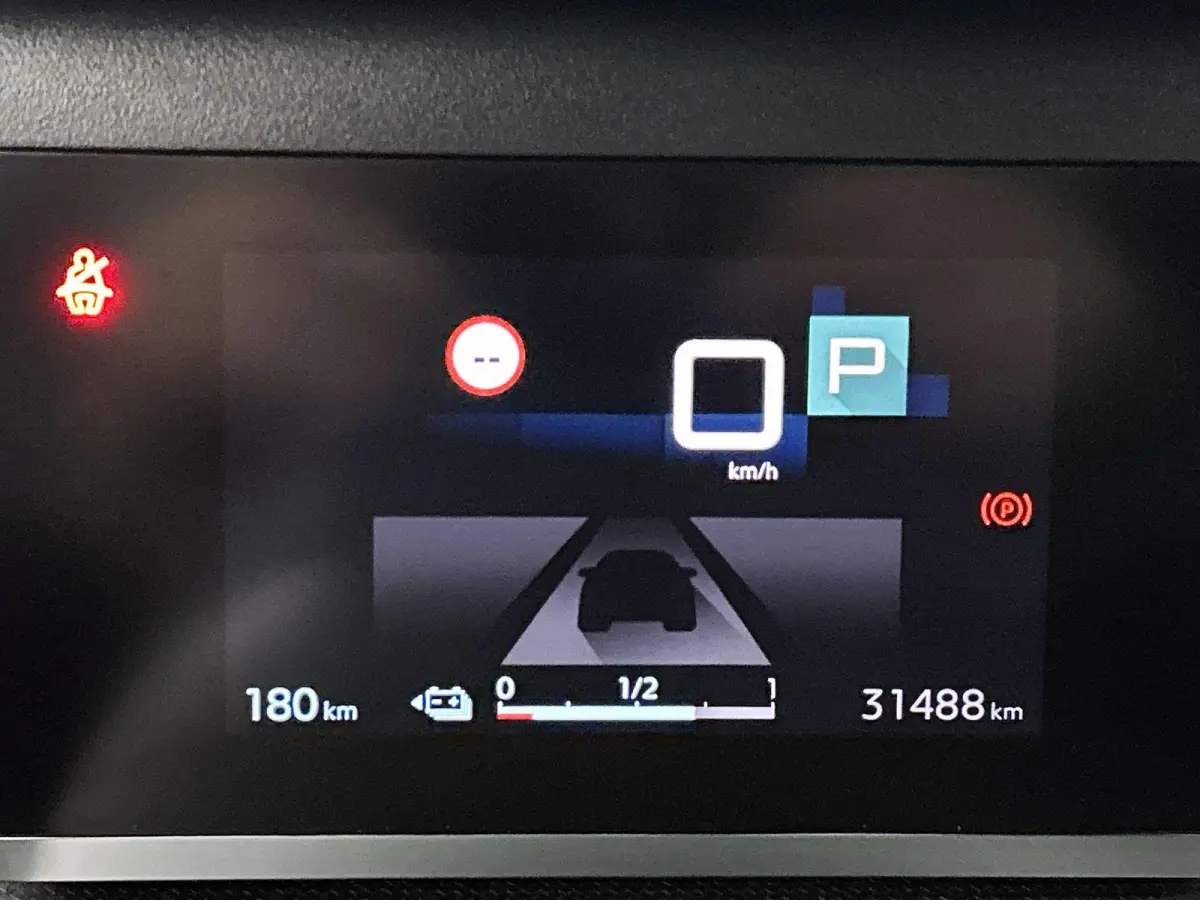 136pk Feel Pack 50 kWh Automaat | 1ste Eigenaar | Head-Up Display | Navigatie | Adaptieve Cruise Control | 17"LMV | Full-LED | Camera | Stoel-/Stuur-/Voorruitverwarming |