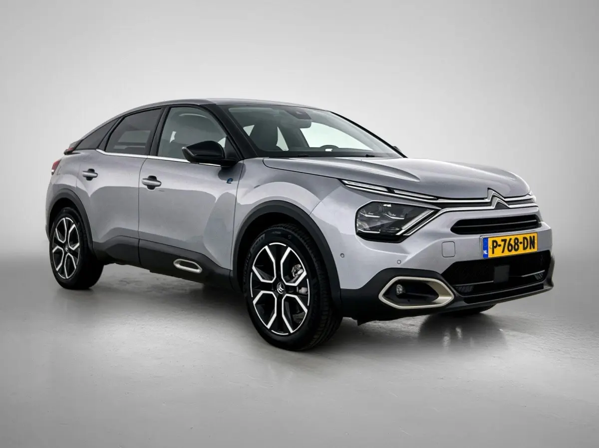 136pk Feel Pack 50 kWh Automaat | 1ste Eigenaar | Head-Up Display | Navigatie | Adaptieve Cruise Control | 17"LMV | Full-LED | Camera | Stoel-/Stuur-/Voorruitverwarming |