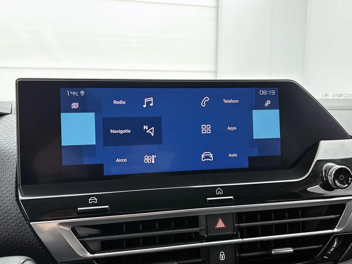 136pk Feel Pack 50 kWh Automaat | 1ste Eigenaar | Head-Up Display | Navigatie | Adaptieve Cruise Control | 17"LMV | Full-LED | Camera | Stoel-/Stuur-/Voorruitverwarming |
