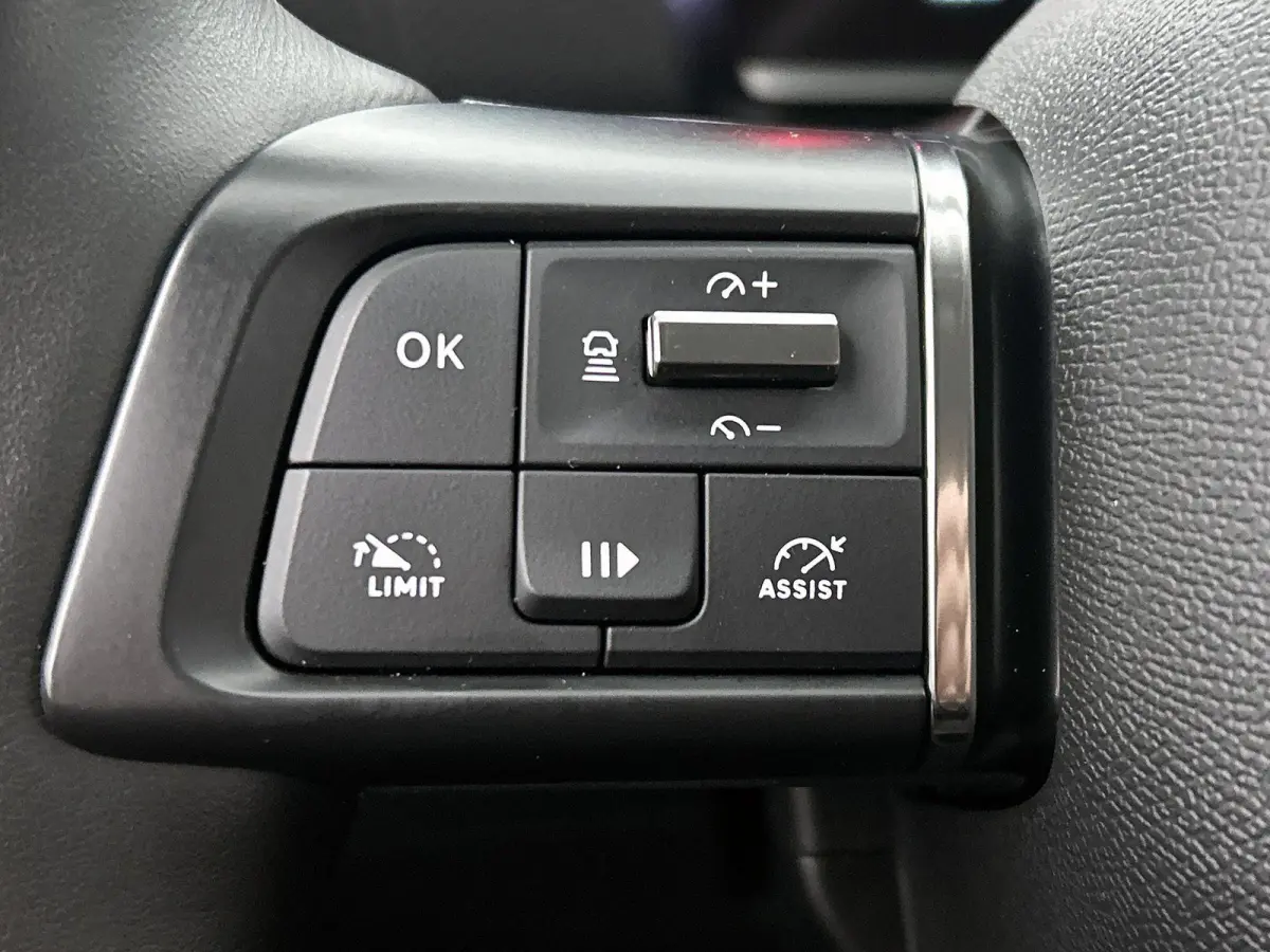 136pk Feel Pack 50 kWh Automaat | 1ste Eigenaar | Head-Up Display | Navigatie | Adaptieve Cruise Control | 17"LMV | Full-LED | Camera | Stoel-/Stuur-/Voorruitverwarming |