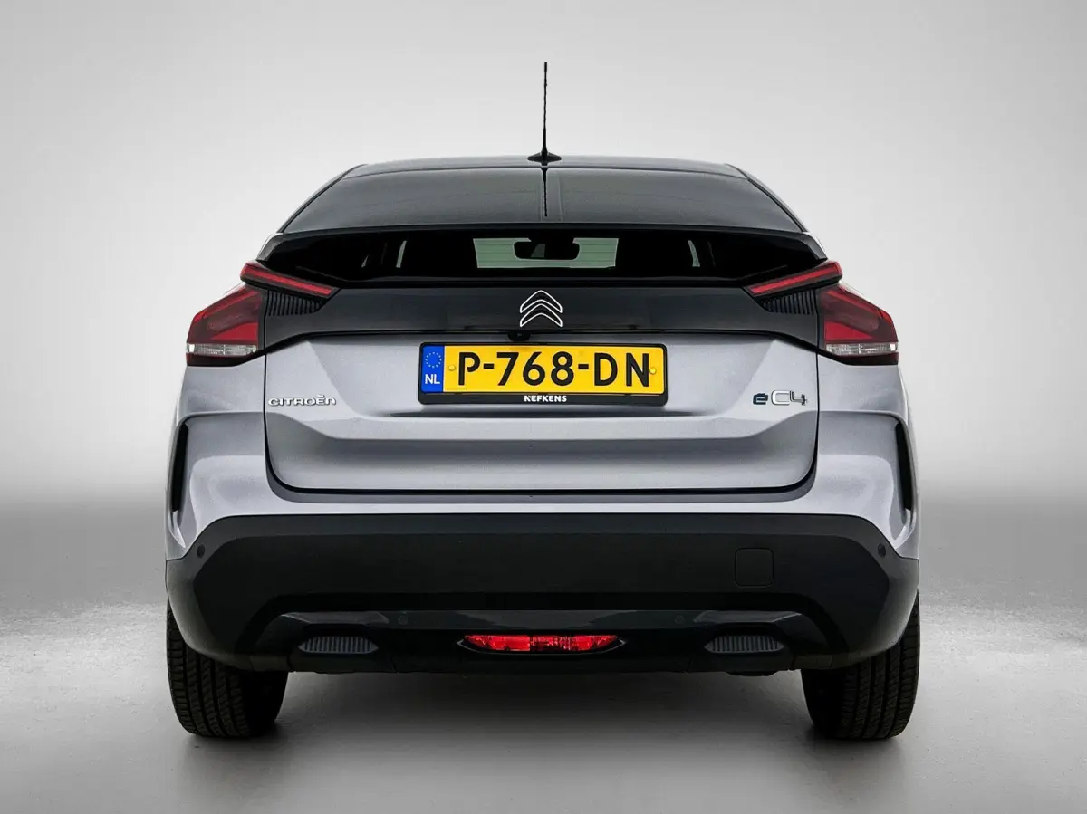 136pk Feel Pack 50 kWh Automaat | 1ste Eigenaar | Head-Up Display | Navigatie | Adaptieve Cruise Control | 17"LMV | Full-LED | Camera | Stoel-/Stuur-/Voorruitverwarming |