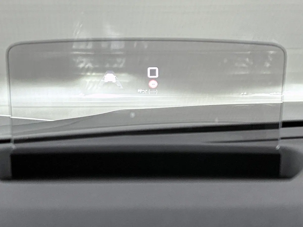 136pk Feel Pack 50 kWh Automaat | 1ste Eigenaar | Head-Up Display | Navigatie | Adaptieve Cruise Control | 17"LMV | Full-LED | Camera | Stoel-/Stuur-/Voorruitverwarming |