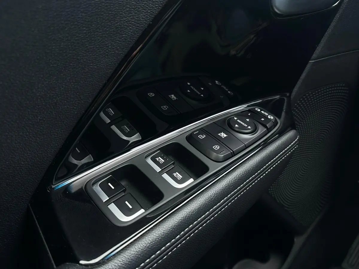 1.6 Hybrid DynamicLine, Airco, CarPlay, Camera, Cruise, Trekhaak, Navi, Lane, NAP