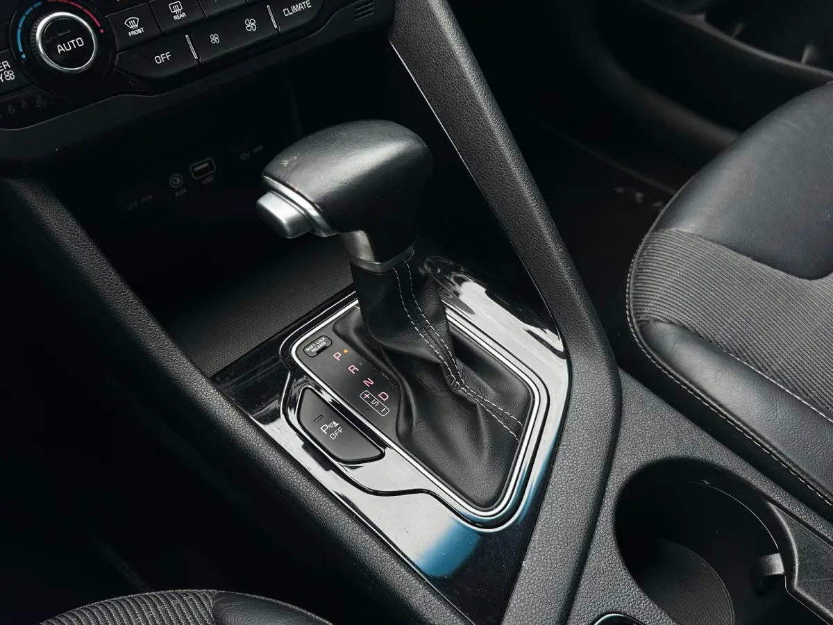 1.6 Hybrid DynamicLine, Airco, CarPlay, Camera, Cruise, Trekhaak, Navi, Lane, NAP