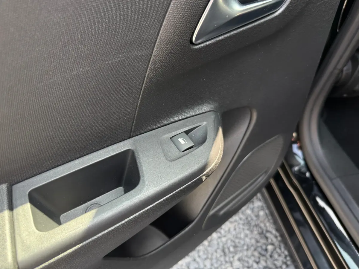 1.2 100PK Elegance | TREKHAAK| CAMERA ACHTER| KEYLESS ENTRY&START| PARKEERSENSOREN V+A| NAVIGATIE| DAB| CLIMATE CONTROL| CRUISE CONTROL