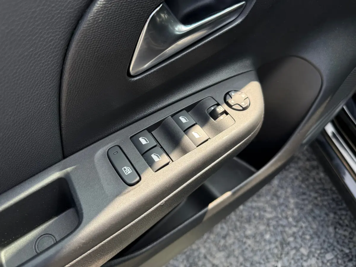 1.2 100PK Elegance | TREKHAAK| CAMERA ACHTER| KEYLESS ENTRY&START| PARKEERSENSOREN V+A| NAVIGATIE| DAB| CLIMATE CONTROL| CRUISE CONTROL