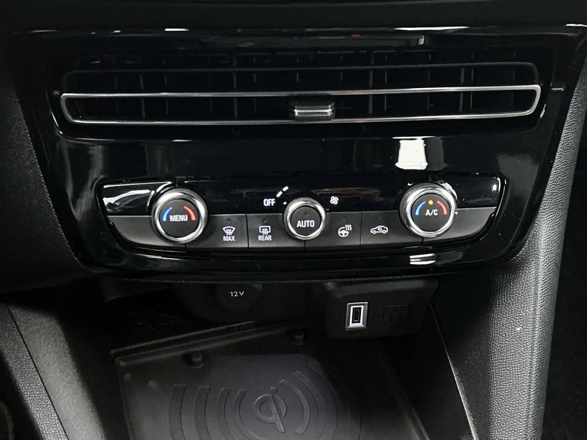 156pk Edition 54 kWh Automaat | Tot 8 Jaar Garantie | Navigatie | Adaptieve Cruise Control | Camera | Climate Control | Dodehoekdetectie | LED |