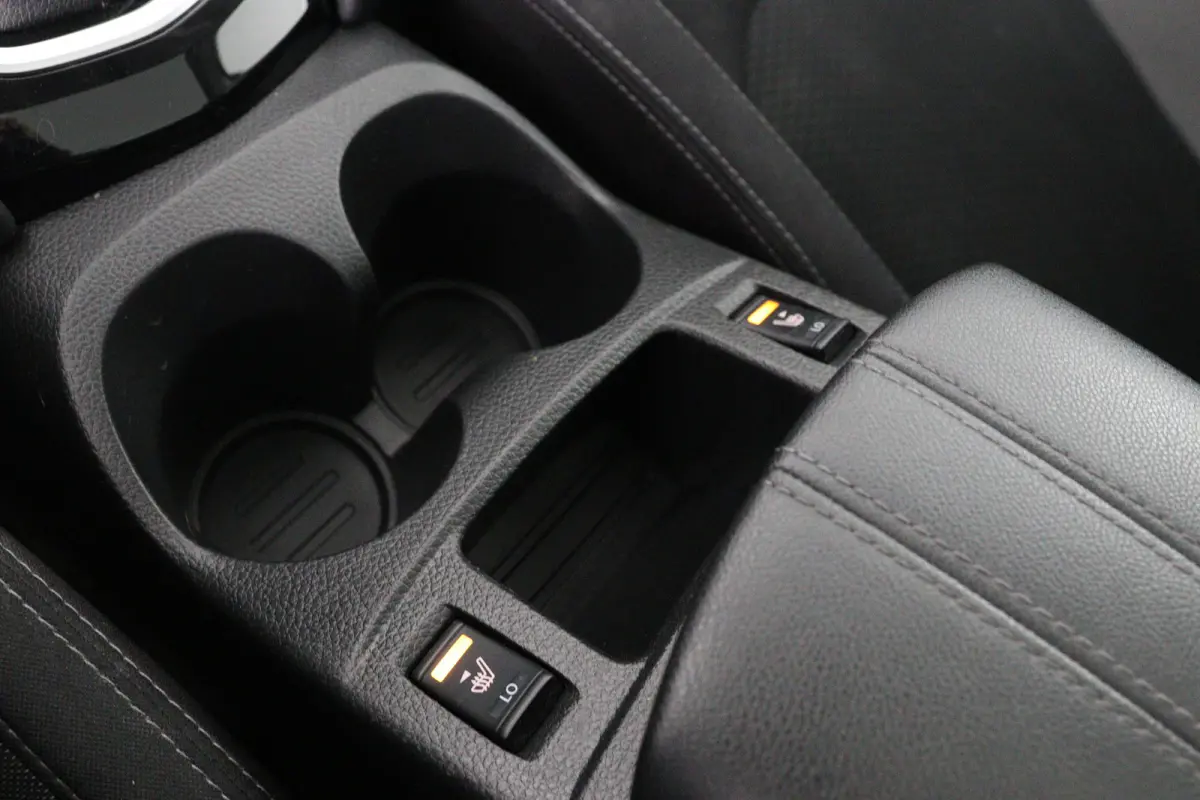 1.3 DIG-T N-Connecta | Panoramadak | LED | 360 Camera | Navi | Clima | Stoelverwarming | Cruise Control | Parkeersensoren V+A | Keyless | DAB | Lichtmetalen Velgen