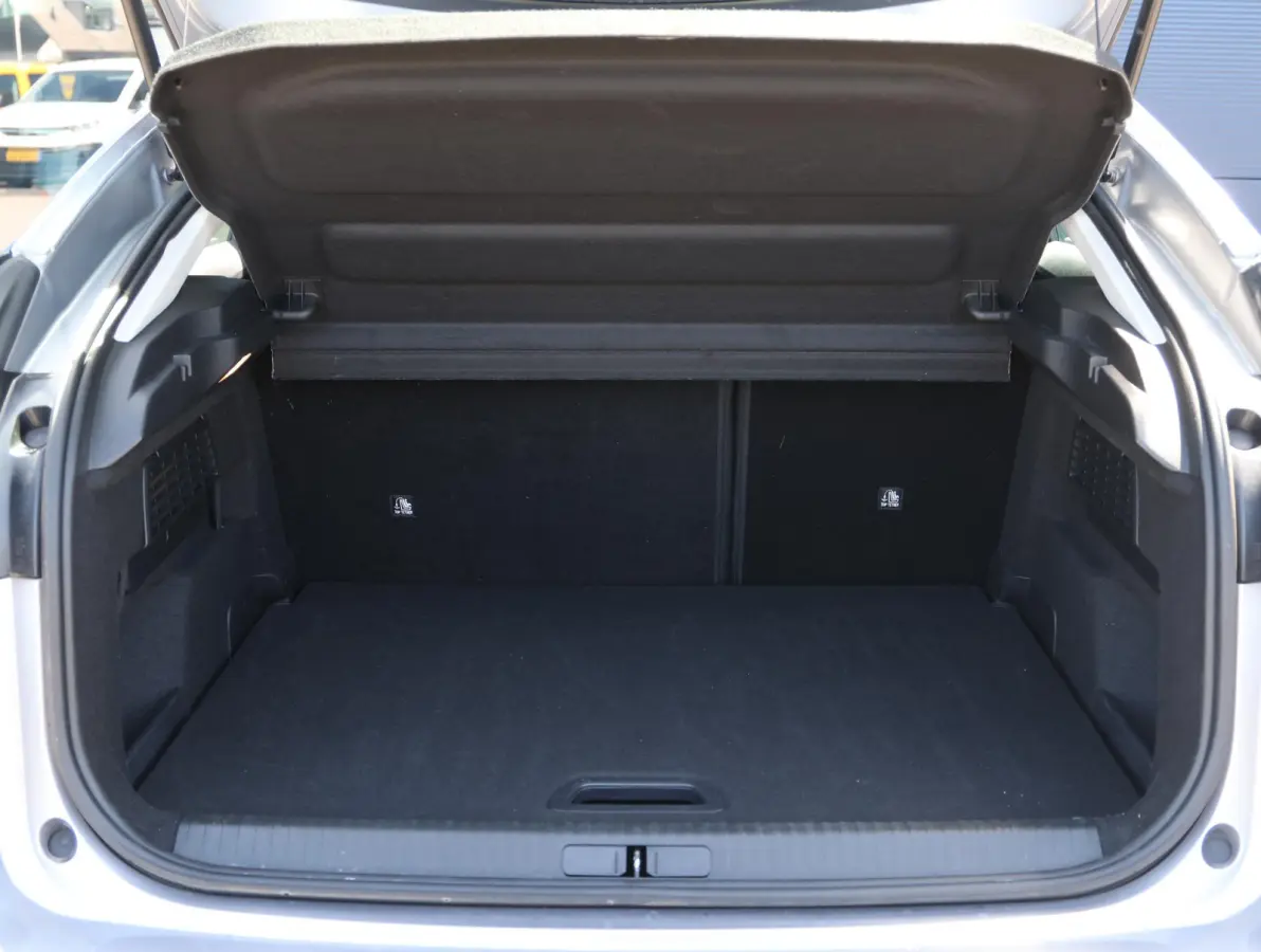 You 50 kWh 1ste Eigenaar | Warmtepomp | Camera | Cruise Control | Apple Carplay & Android Auto | 17" LMV
