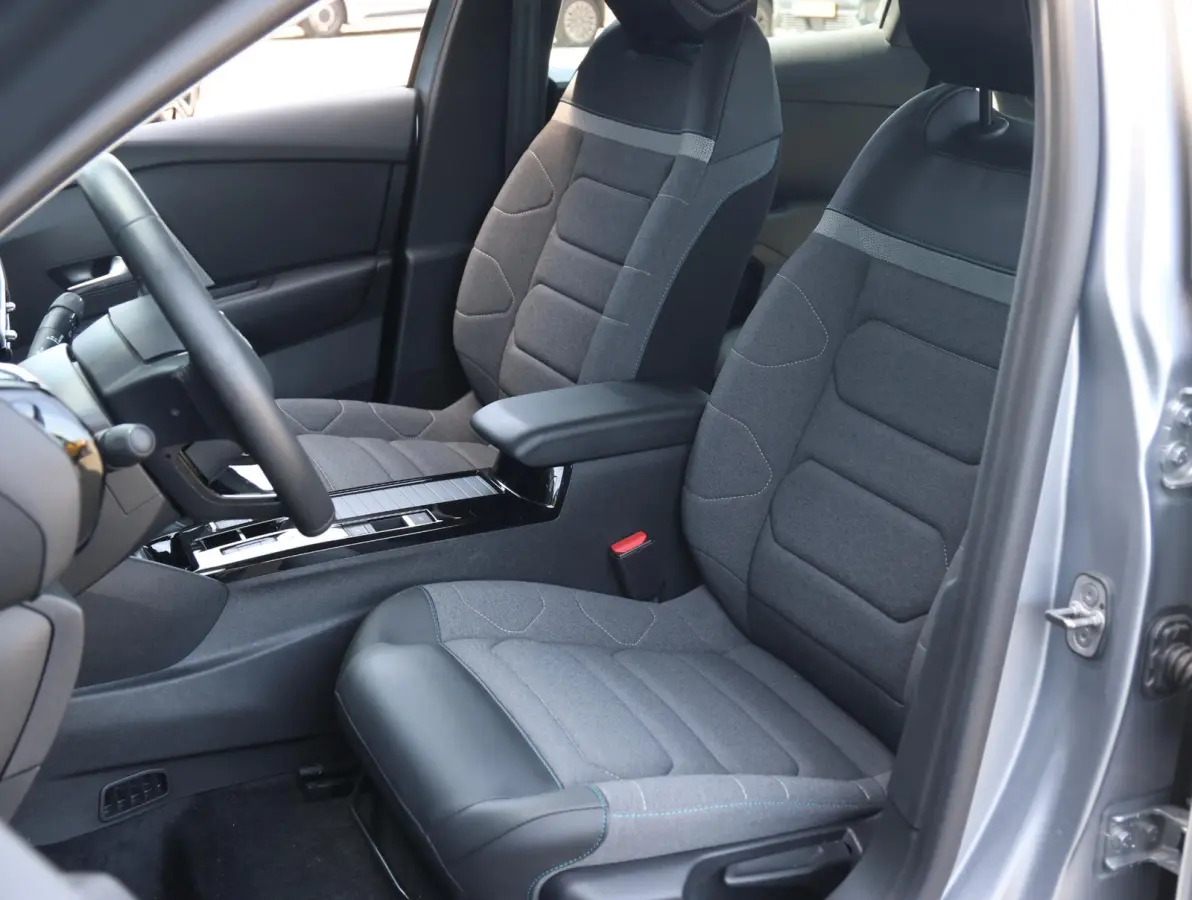 You 50 kWh 1ste Eigenaar | Warmtepomp | Camera | Cruise Control | Apple Carplay & Android Auto | 17" LMV