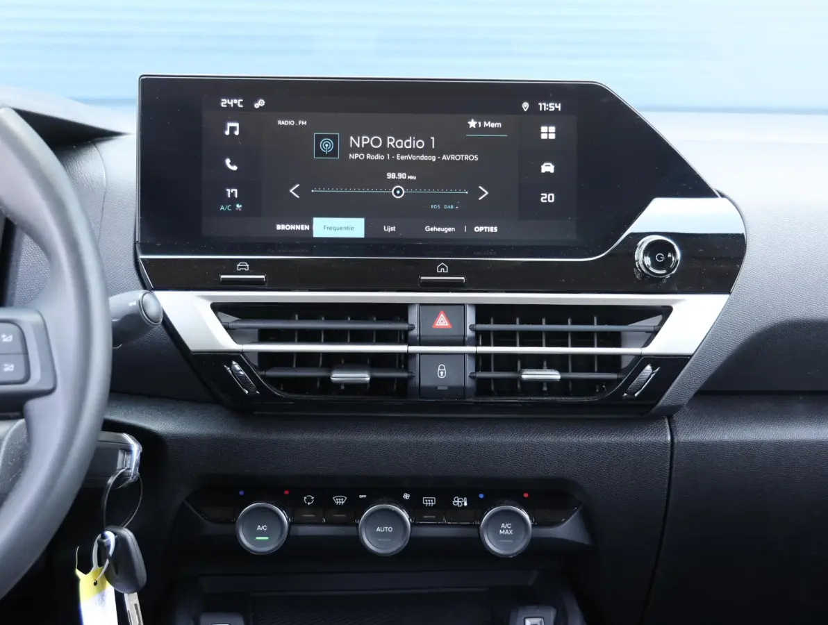 You 50 kWh 1ste Eigenaar | Warmtepomp | Camera | Cruise Control | Apple Carplay & Android Auto | 17" LMV