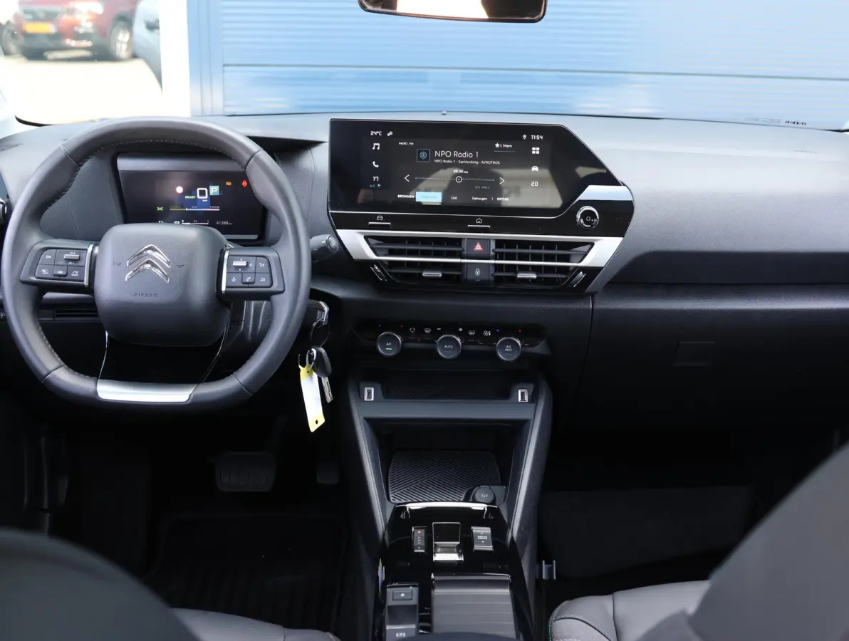 You 50 kWh 1ste Eigenaar | Warmtepomp | Camera | Cruise Control | Apple Carplay & Android Auto | 17" LMV