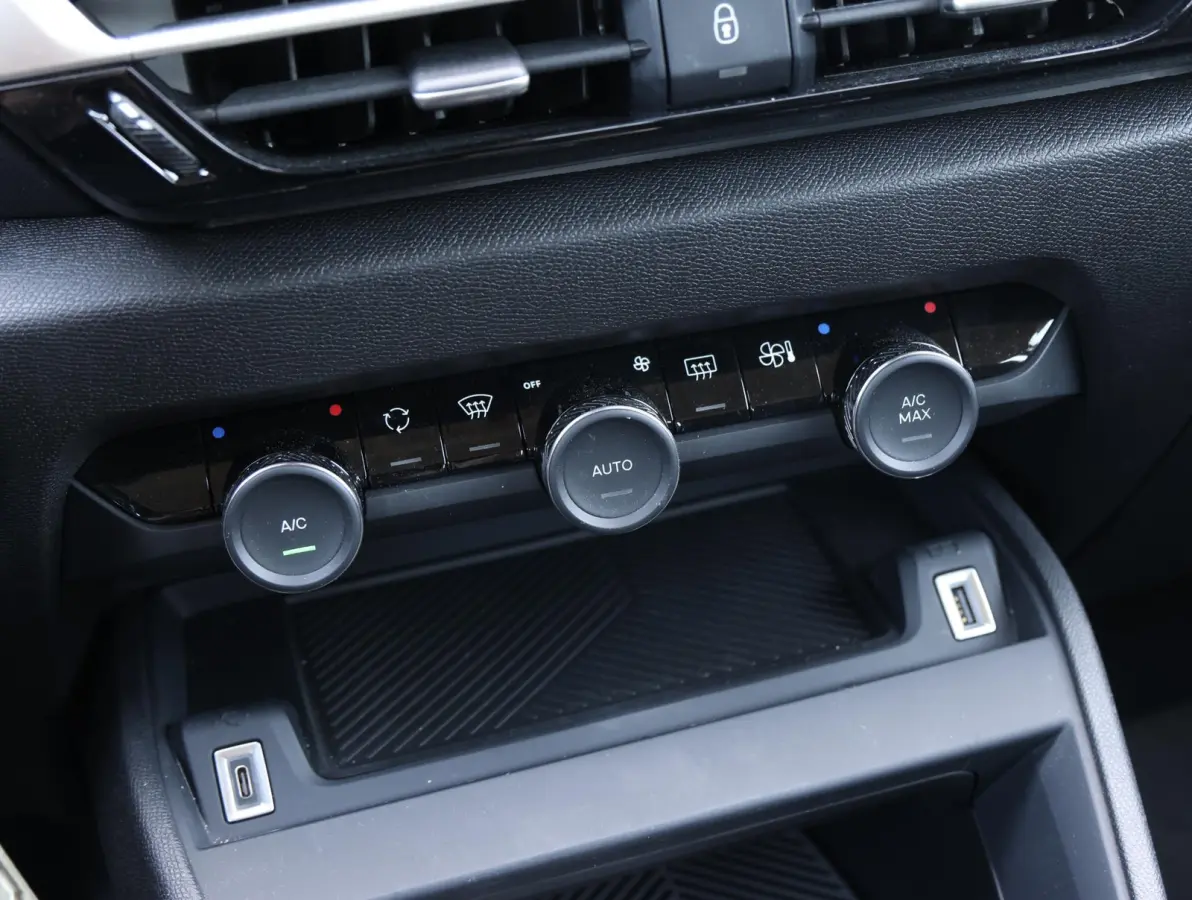You 50 kWh 1ste Eigenaar | Warmtepomp | Camera | Cruise Control | Apple Carplay & Android Auto | 17" LMV