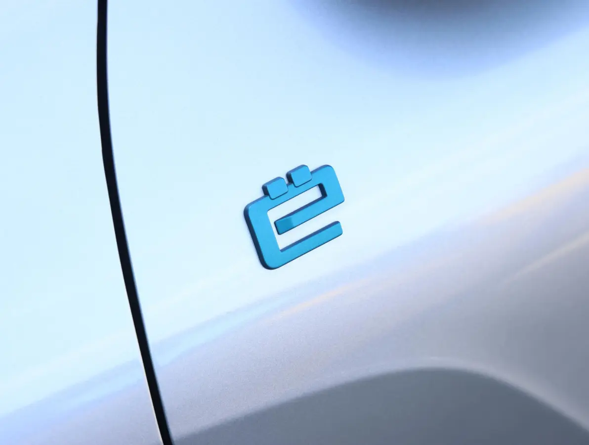 You 50 kWh 1ste Eigenaar | Warmtepomp | Camera | Cruise Control | Apple Carplay & Android Auto | 17" LMV
