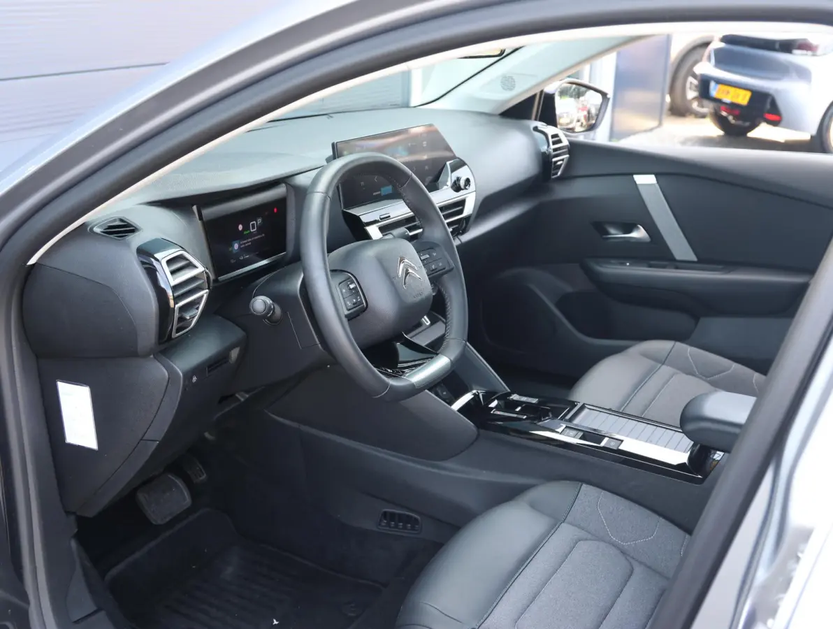You 50 kWh 1ste Eigenaar | Warmtepomp | Camera | Cruise Control | Apple Carplay & Android Auto | 17" LMV
