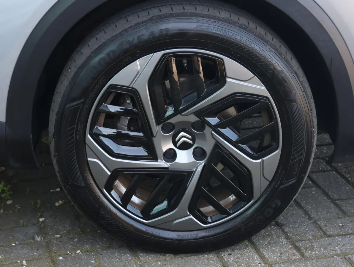 You 50 kWh 1ste Eigenaar | Warmtepomp | Camera | Cruise Control | Apple Carplay & Android Auto | 17" LMV