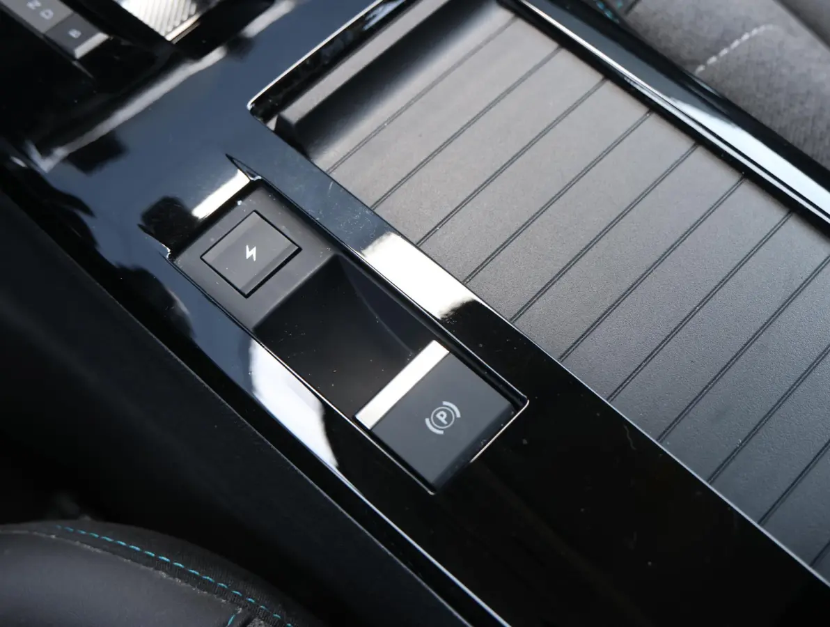You 50 kWh 1ste Eigenaar | Warmtepomp | Camera | Cruise Control | Apple Carplay & Android Auto | 17" LMV