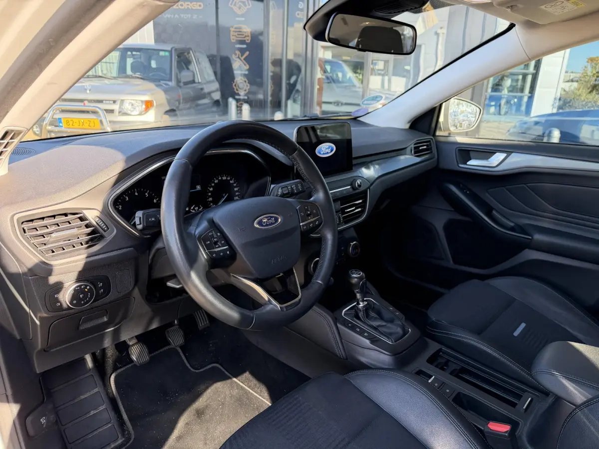1.0 EcoBoost Active Business 125PK | Nette Staat | Trekhaak | Achteruitrijcamera | Parkeersensoren Voor en Achter | Carplay | Navigatie | Elektrische Bestuurdersstoel | Privacy Glass | Cruis