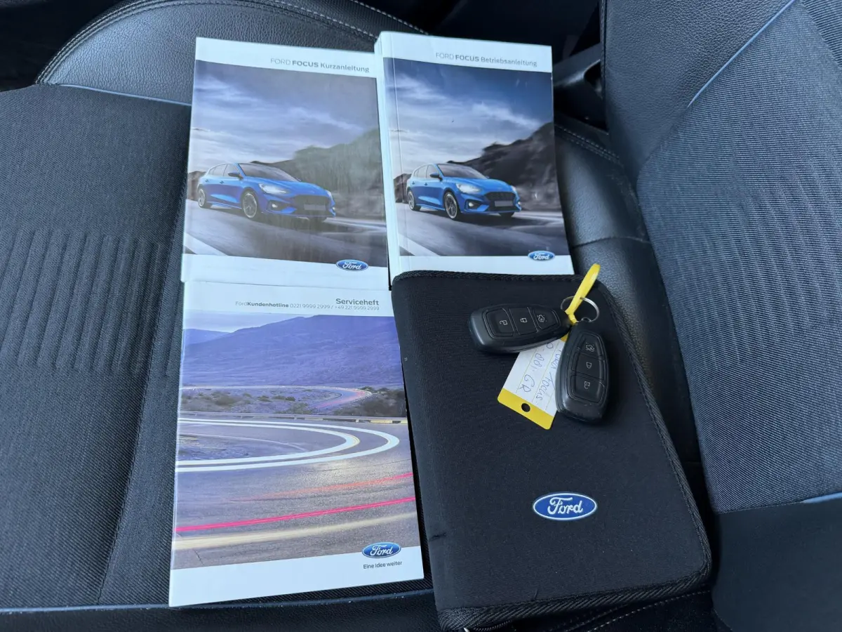 1.0 EcoBoost Active Business 125PK | Nette Staat | Trekhaak | Achteruitrijcamera | Parkeersensoren Voor en Achter | Carplay | Navigatie | Elektrische Bestuurdersstoel | Privacy Glass | Cruis