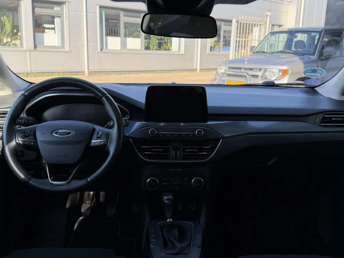 1.0 EcoBoost Active Business 125PK | Nette Staat | Trekhaak | Achteruitrijcamera | Parkeersensoren Voor en Achter | Carplay | Navigatie | Elektrische Bestuurdersstoel | Privacy Glass | Cruis