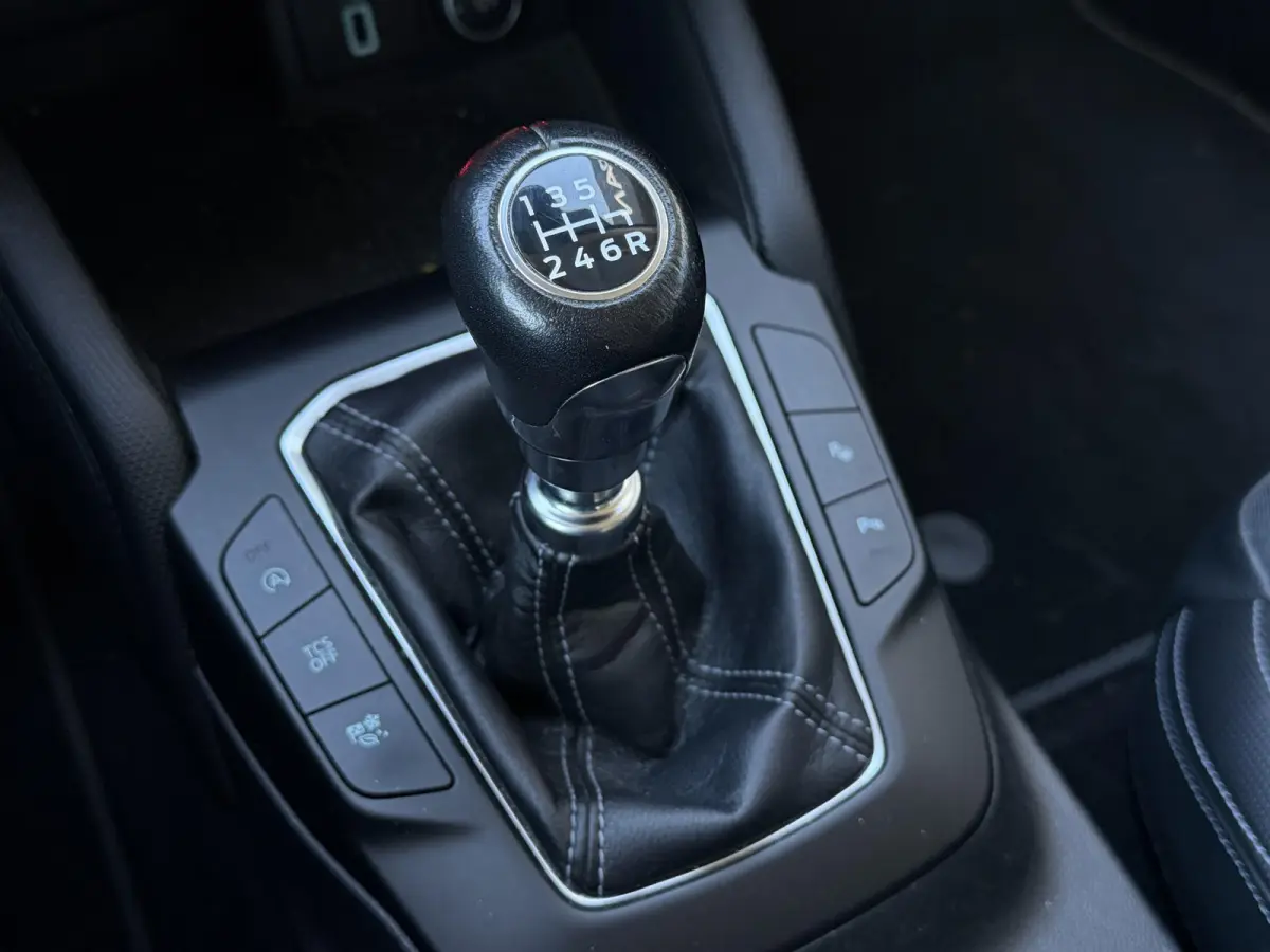 1.0 EcoBoost Active Business 125PK | Nette Staat | Trekhaak | Achteruitrijcamera | Parkeersensoren Voor en Achter | Carplay | Navigatie | Elektrische Bestuurdersstoel | Privacy Glass | Cruis