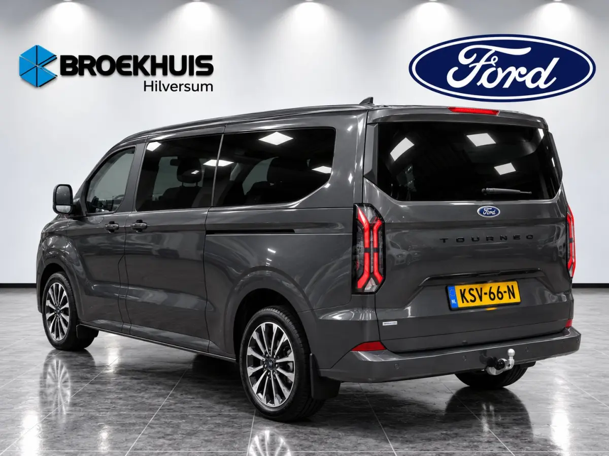 Tourneo 340 2.5 PHEV L2H1 Titanium X 233pk | Elekt. schuifdeuren | Elekt. Trekhaak | B&O Audio | 5 jaar / 150000km garantie | Leder | Adaptive Cruise | Dodehoek Detectie | Winterpack